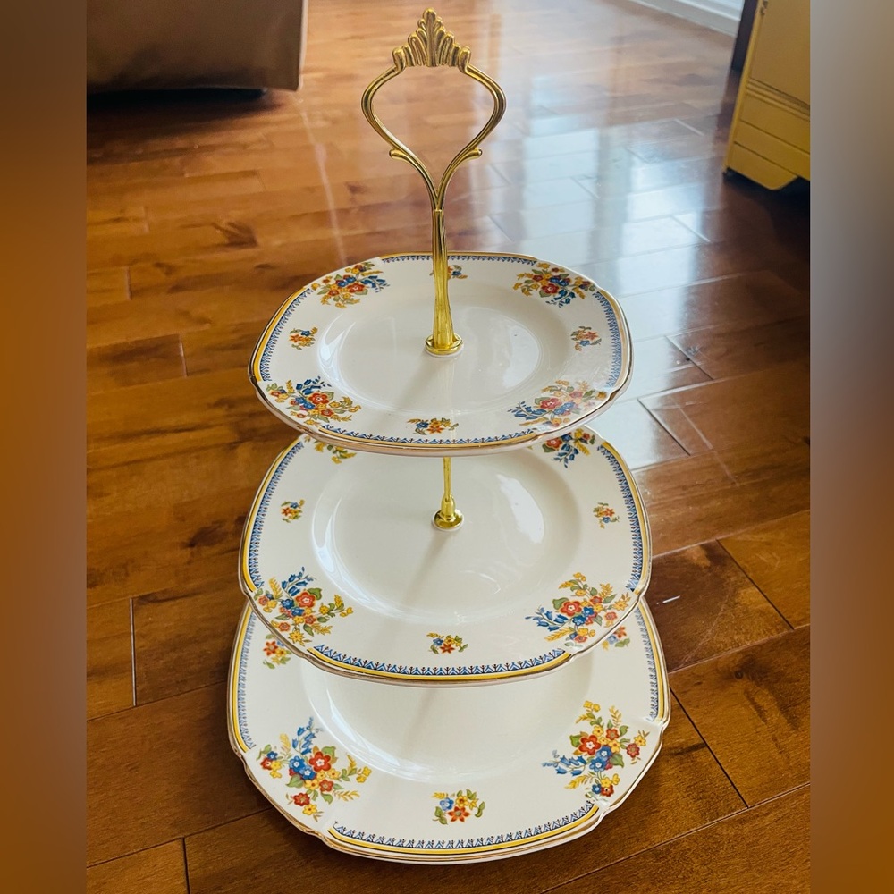 Floral Tiered Serving Tray
3 tiers